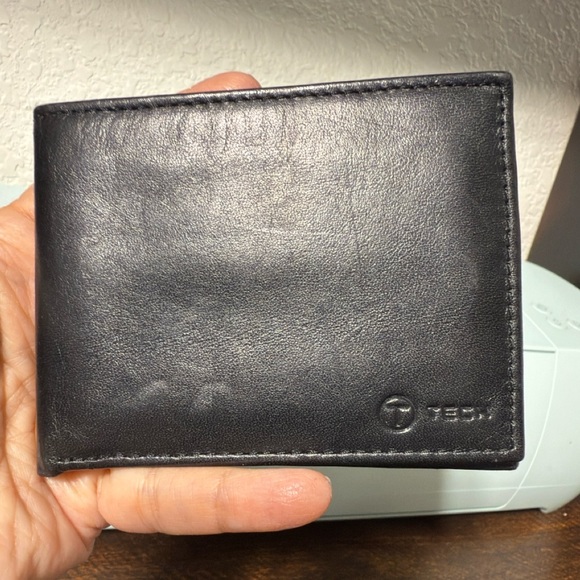 Tumi T Tech Men’s Wallet - Picture 1 of 11